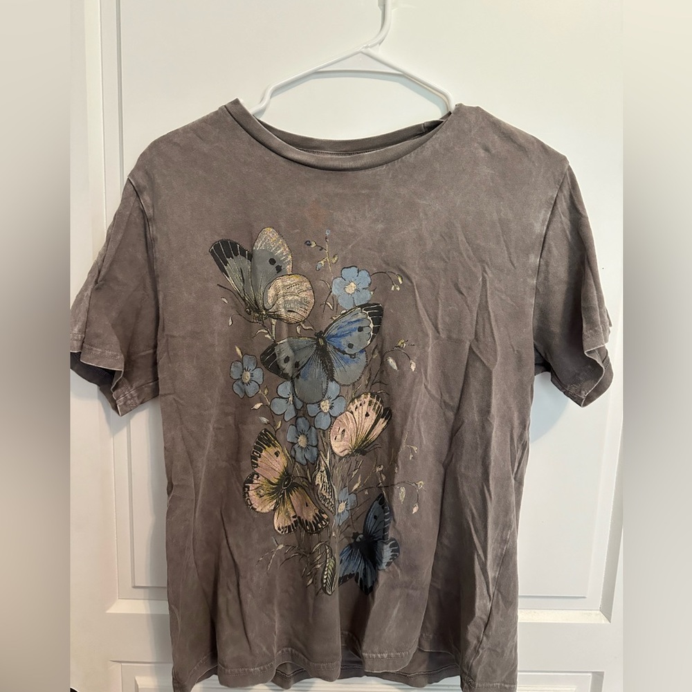 Butterfly tee.